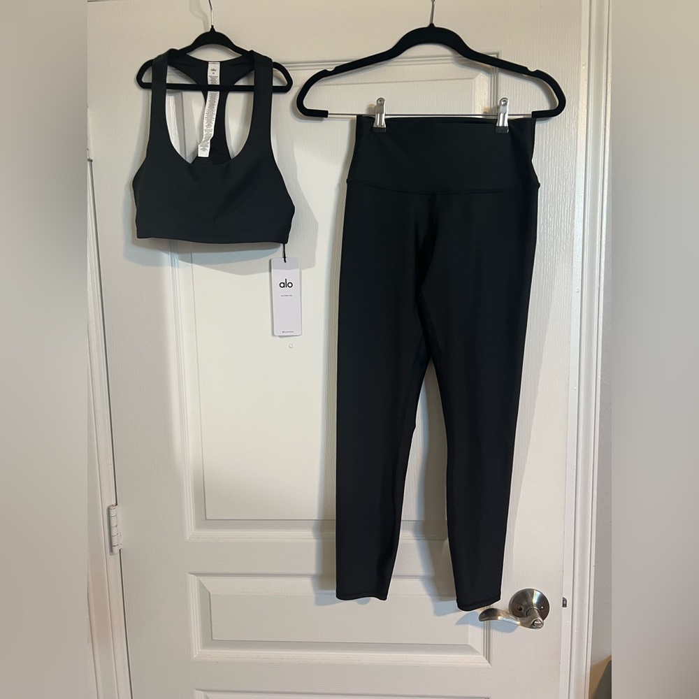 ALO Set - Airlift Advantage Racerback Bra & Airlift Leggings